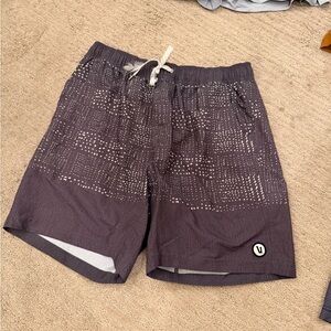 Vuori Men's Kore 7” Shorts (used)